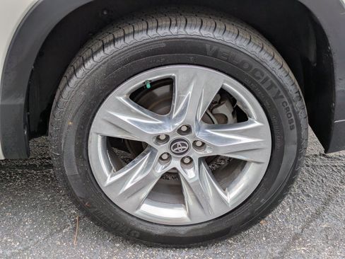 Used 2019 Toyota Highlander Limited FWD image 9