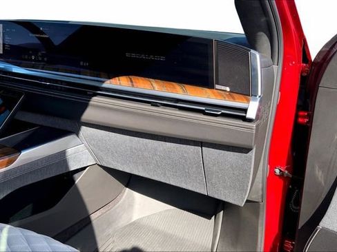 Used 2025 Cadillac Escalade ESV Sport Platinum image 16