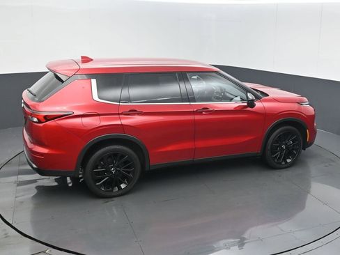 Used 2023 Mitsubishi Outlander SE image 24