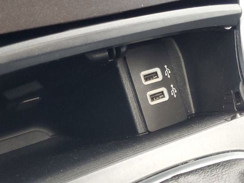 Used 2018 Ford Edge Titanium w/ Equipment Group 302A AWD/4WD image 23