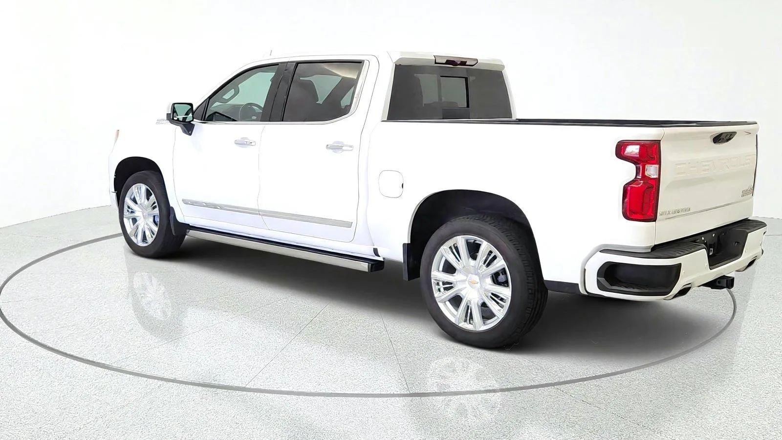 Used 2023 Chevrolet Silverado 1500 High Country w/ High Country Premium Package AWD/4WD image 6