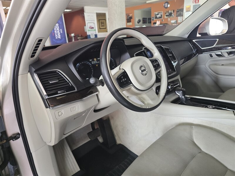 Used 2016 Volvo XC90 T6 Momentum w/ Momentum Plus Package AWD/4WD image 8