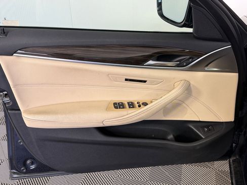 Used 2018 BMW 530i xDrive image 12
