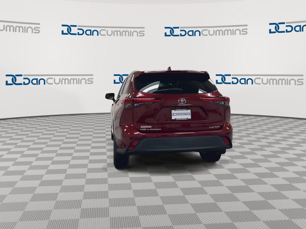 Used 2021 Toyota Highlander XLE AWD/4WD image 7