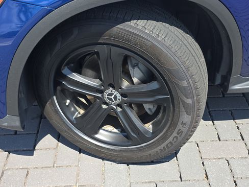 Used 2020 Mercedes-Benz GLC 300 4MATIC image 10