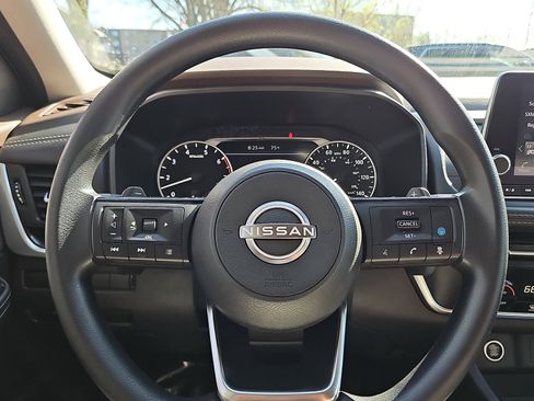 Certified 2023 Nissan Rogue SV image 18