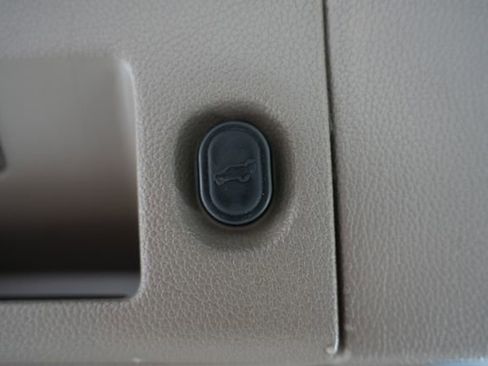 Used 2016 Chevrolet Suburban LTZ image 11