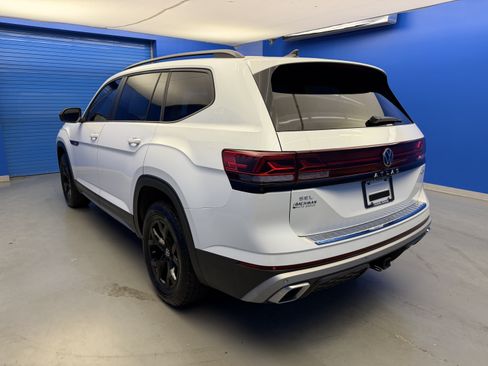 Used 2024 Volkswagen Atlas Peak Edition SEL AWD/4WD image 5