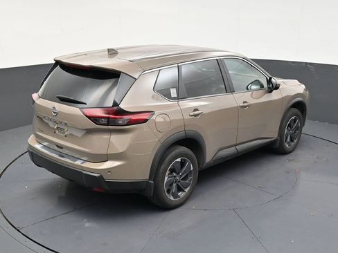 Used 2025 Nissan Rogue SV FWD image 16