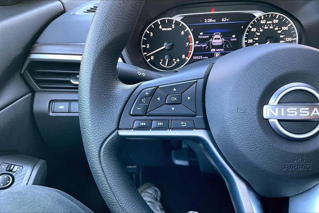 Used 2025 Nissan Altima 2.5 SV FWD image 17