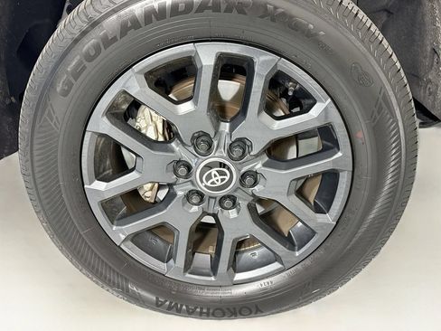 Used 2025 Toyota Tundra Platinum AWD/4WD image 32