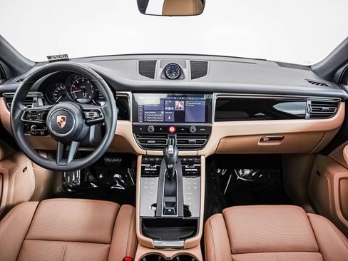 Certified 2026 Porsche Macan AWD/4WD image 15