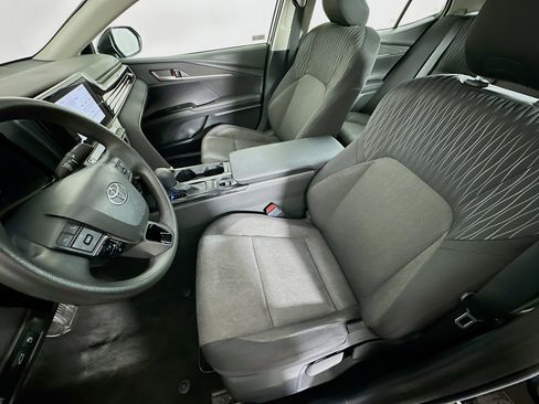 Used 2025 Toyota Camry LE image 13