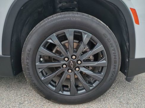 Used 2023 Chevrolet Traverse RS FWD image 11
