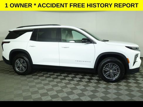 Used 2025 Chevrolet Traverse LT AWD/4WD image 2