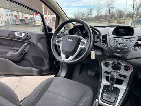Used 2016 Ford Fiesta SE image 9