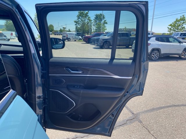 Used 2026 Jeep Grand Cherokee Limited w/ Trailer Tow Package AWD/4WD image 28