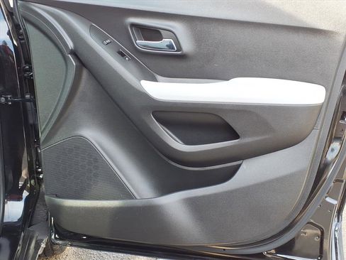 Certified 2022 Chevrolet Trax LS w/ Tint and Cruise Package image 8