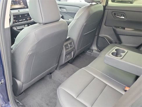 Used 2025 Nissan Rogue SL image 12