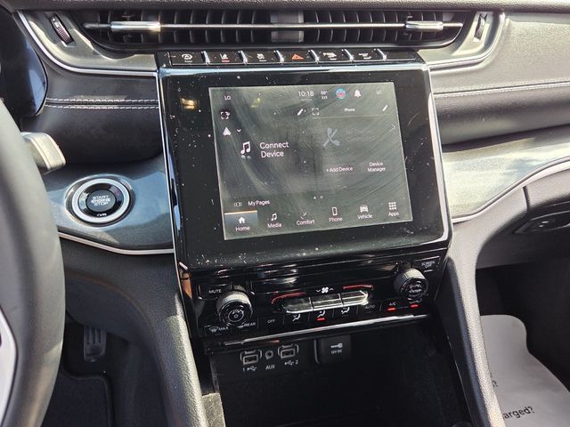 Used 2023 Jeep Grand Cherokee Laredo AWD/4WD image 17
