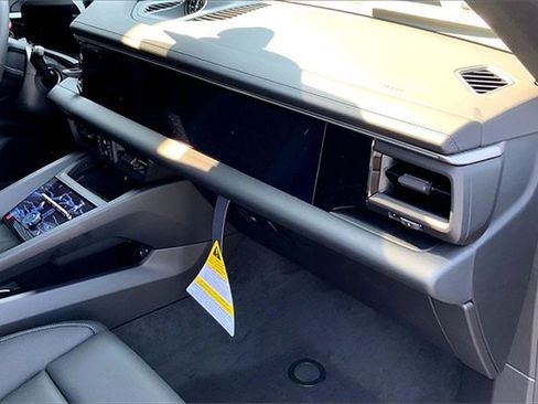 Used 2025 Porsche Macan Electric image 22