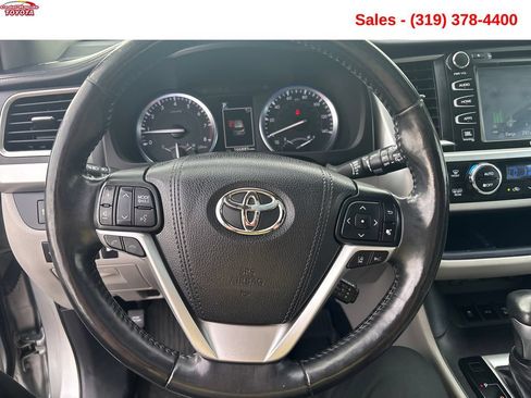Used 2017 Toyota Highlander Limited Platinum AWD/4WD image 16
