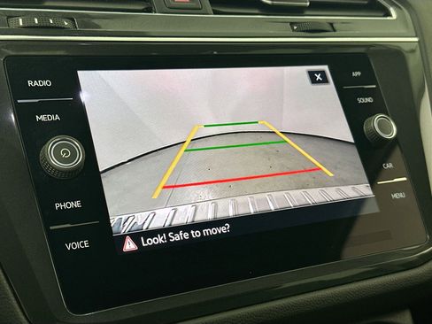 Used 2022 Volkswagen Tiguan SE image 13