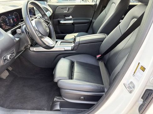 Used 2025 Mercedes-Benz GLB 250 4MATIC image 29