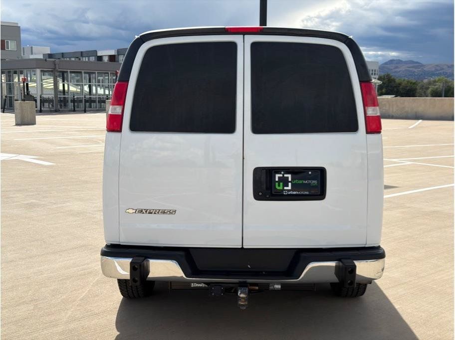 Used 2018 Chevrolet Express 2500 w/ Driver Convenience Package RWD image 7