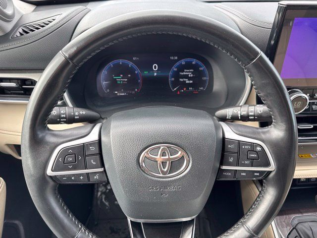 Used 2024 Toyota Highlander Limited AWD/4WD image 21