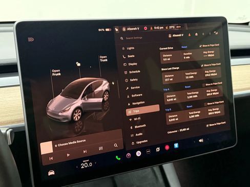 Used 2022 Tesla Model Y Long Range image 32