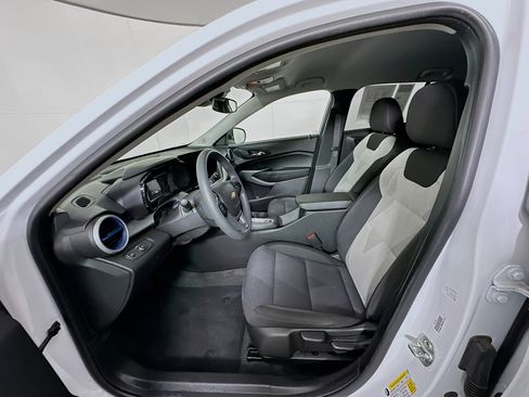 Used 2025 Chevrolet Trax LS image 13