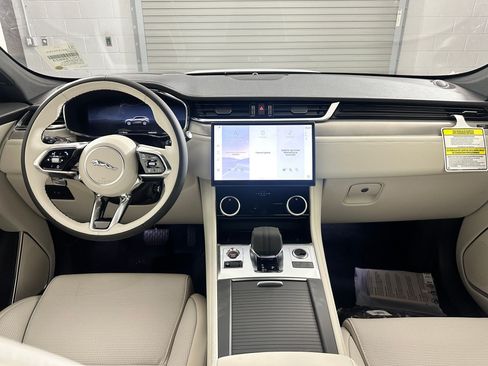 Used 2026 Jaguar F-PACE R-Dynamic S AWD/4WD image 13