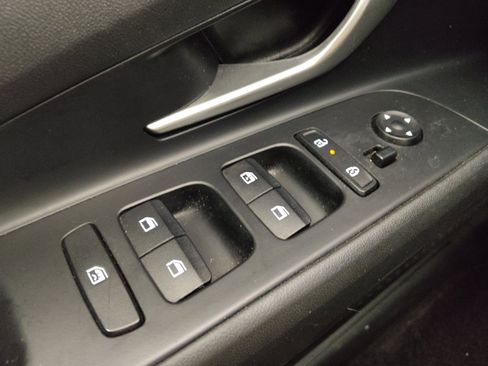 Used 2025 Hyundai Elantra SEL FWD image 27