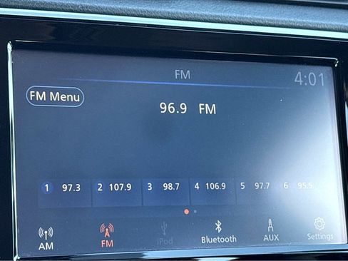 Used 2022 Nissan Versa S image 5