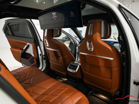 Used 2023 BMW 760i xDrive image 9