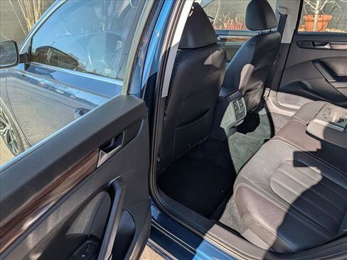 Used 2020 Volkswagen Passat 2.0T SEL image 22