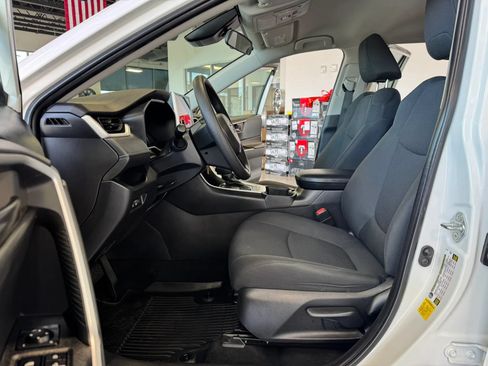 Used 2023 Toyota RAV4 LE AWD/4WD image 12