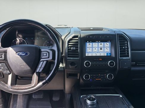 Used 2018 Ford Expedition Limited w/ Equipment Group 301A AWD/4WD image 17