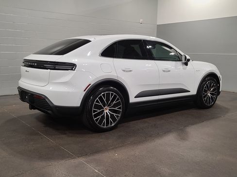 New 2026 Porsche Macan Electric image 7