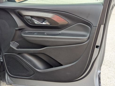 Used 2024 GMC Terrain SLE w/ Driver Convenience Package image 28