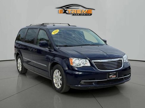 Used 2016 Chrysler Town & Country Touring image 8
