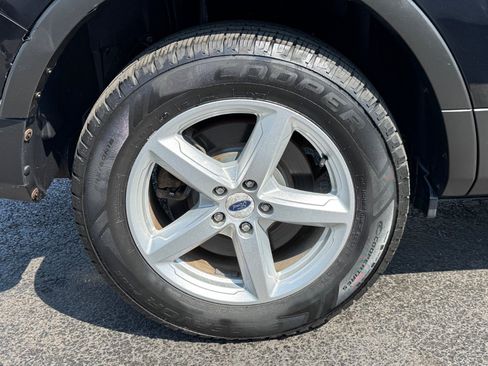 Used 2017 Ford Explorer XLT AWD/4WD image 13