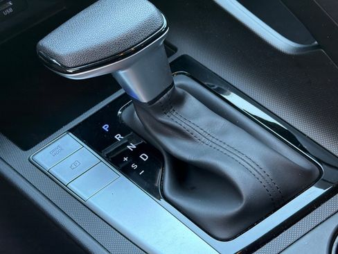 Used 2023 Hyundai Elantra SE image 28