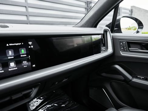 Used 2026 Porsche Cayenne Turbo image 83