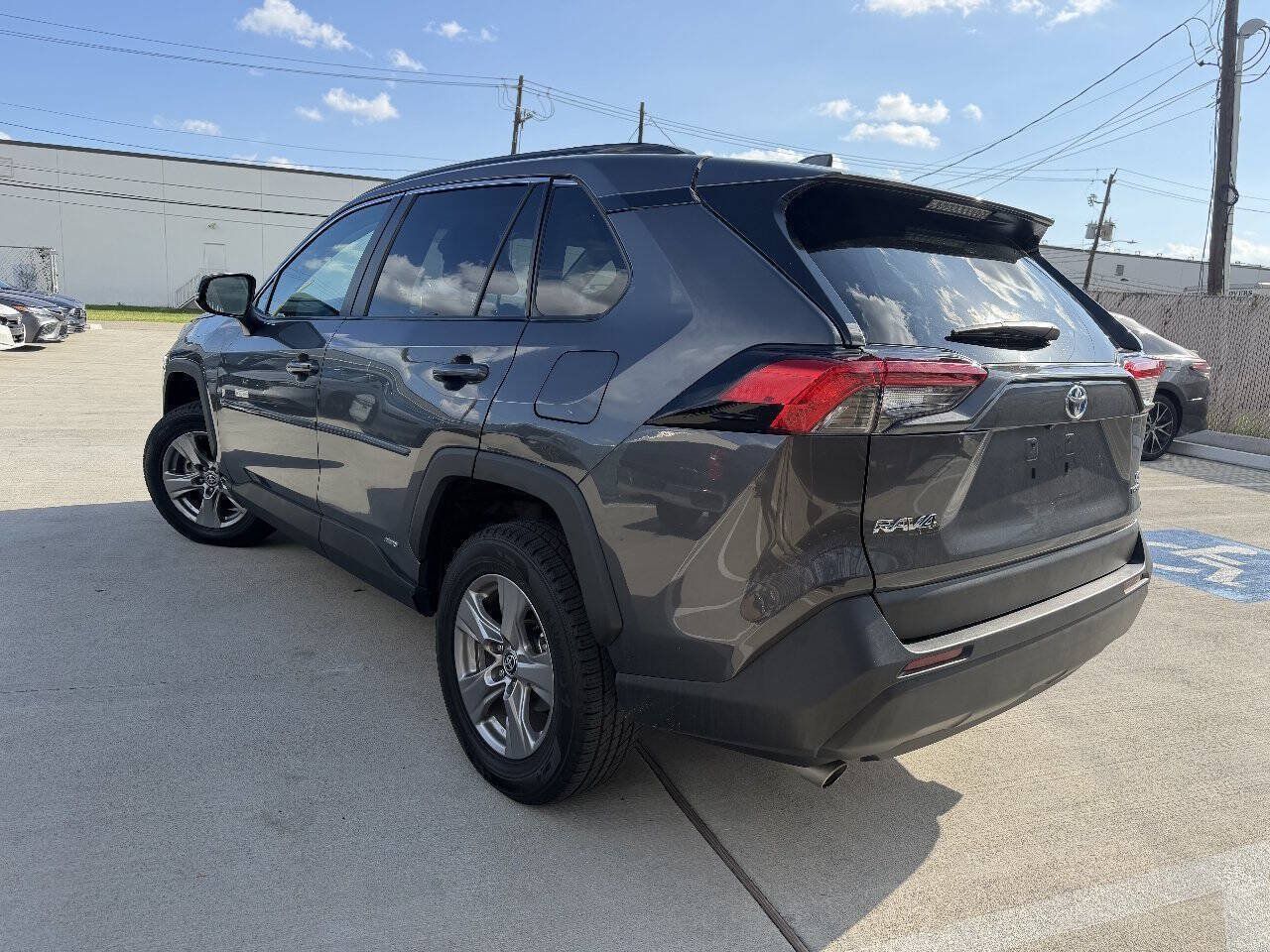 Used 2024 Toyota RAV4 LE AWD/4WD image 3