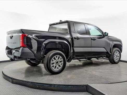Used 2025 Toyota Tacoma SR image 8