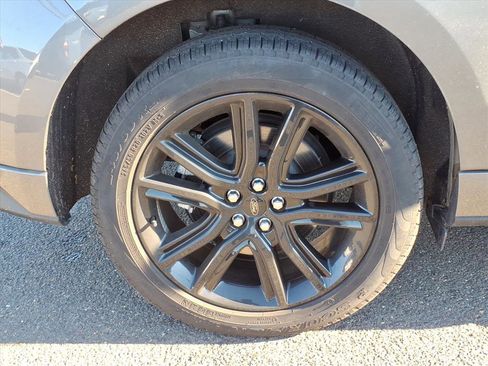 Certified 2023 Ford Edge ST-Line image 8