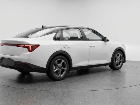 Used 2025 Kia K4 LXS FWD image 9