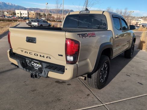 Used 2019 Toyota Tacoma TRD Off-Road image 7